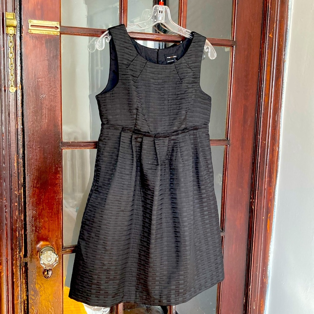 Max and Cleo little black dress. Size 8. Length is just above the knees.
